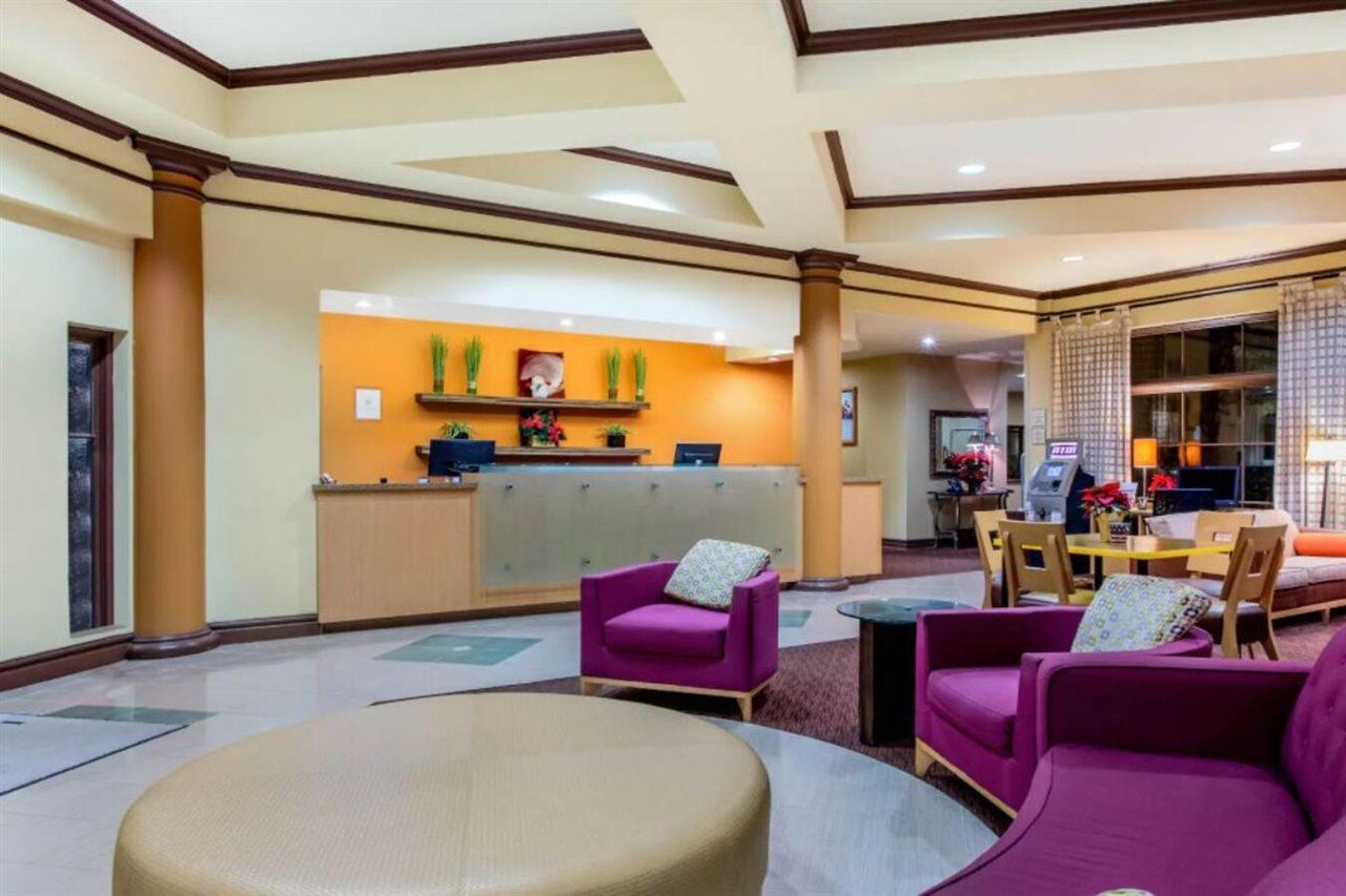 Отель La Quinta By Wyndham Raleigh Crabtree Экстерьер фото