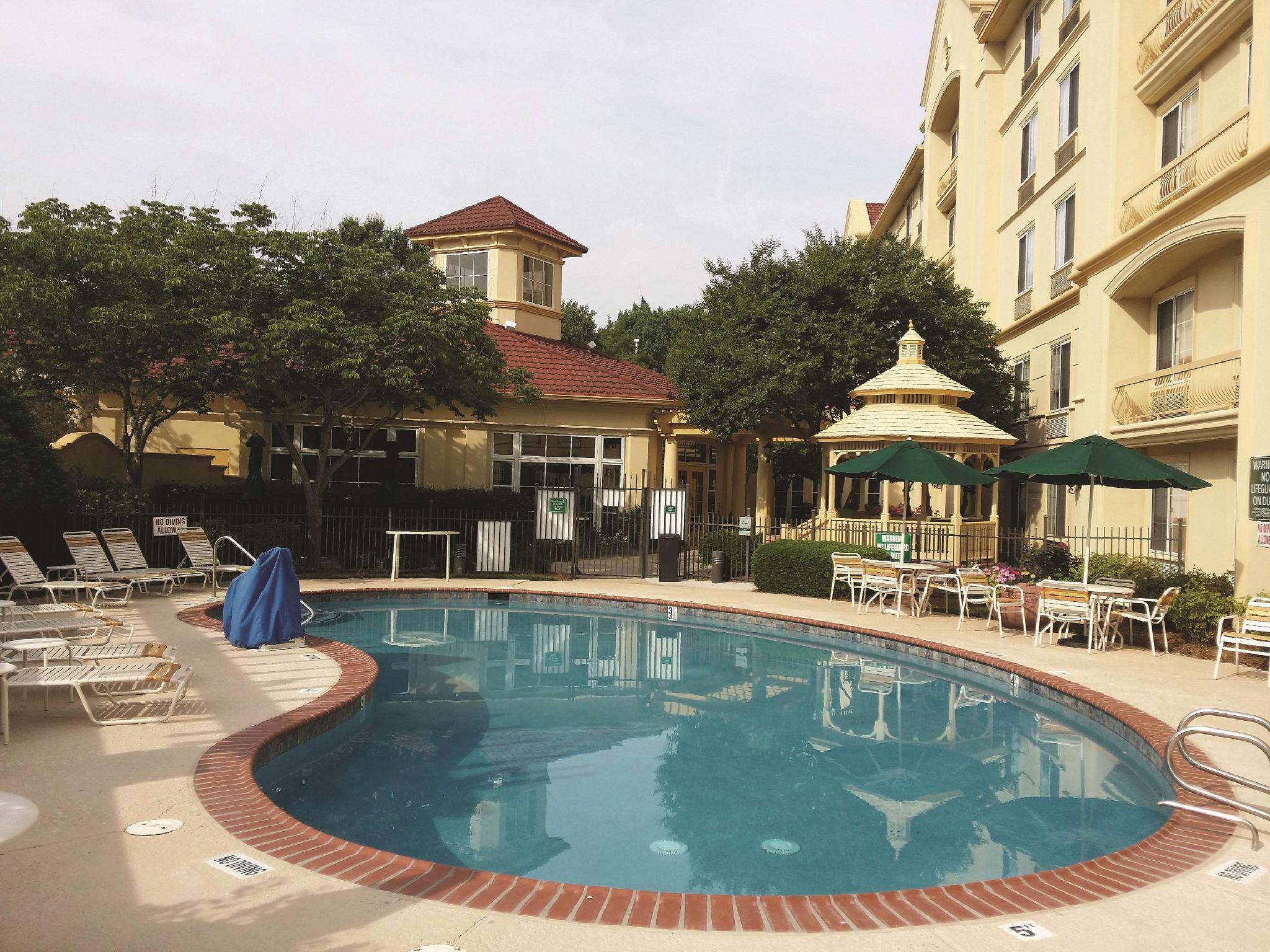 Отель La Quinta By Wyndham Raleigh Crabtree Экстерьер фото