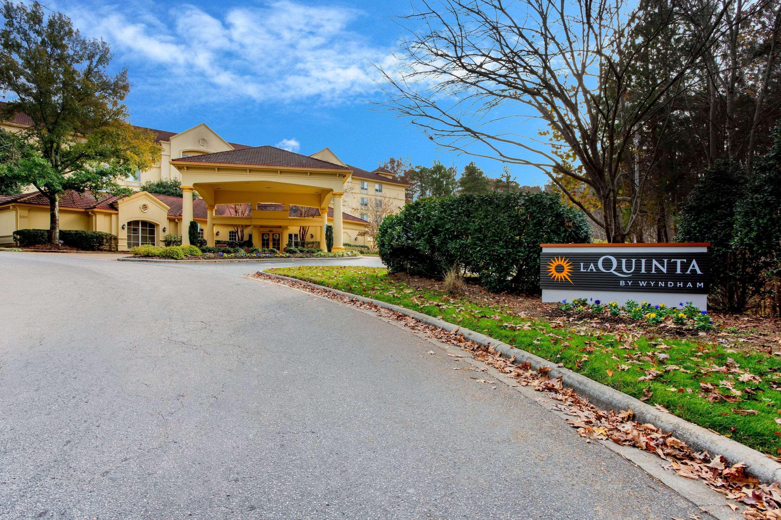 Отель La Quinta By Wyndham Raleigh Crabtree Экстерьер фото