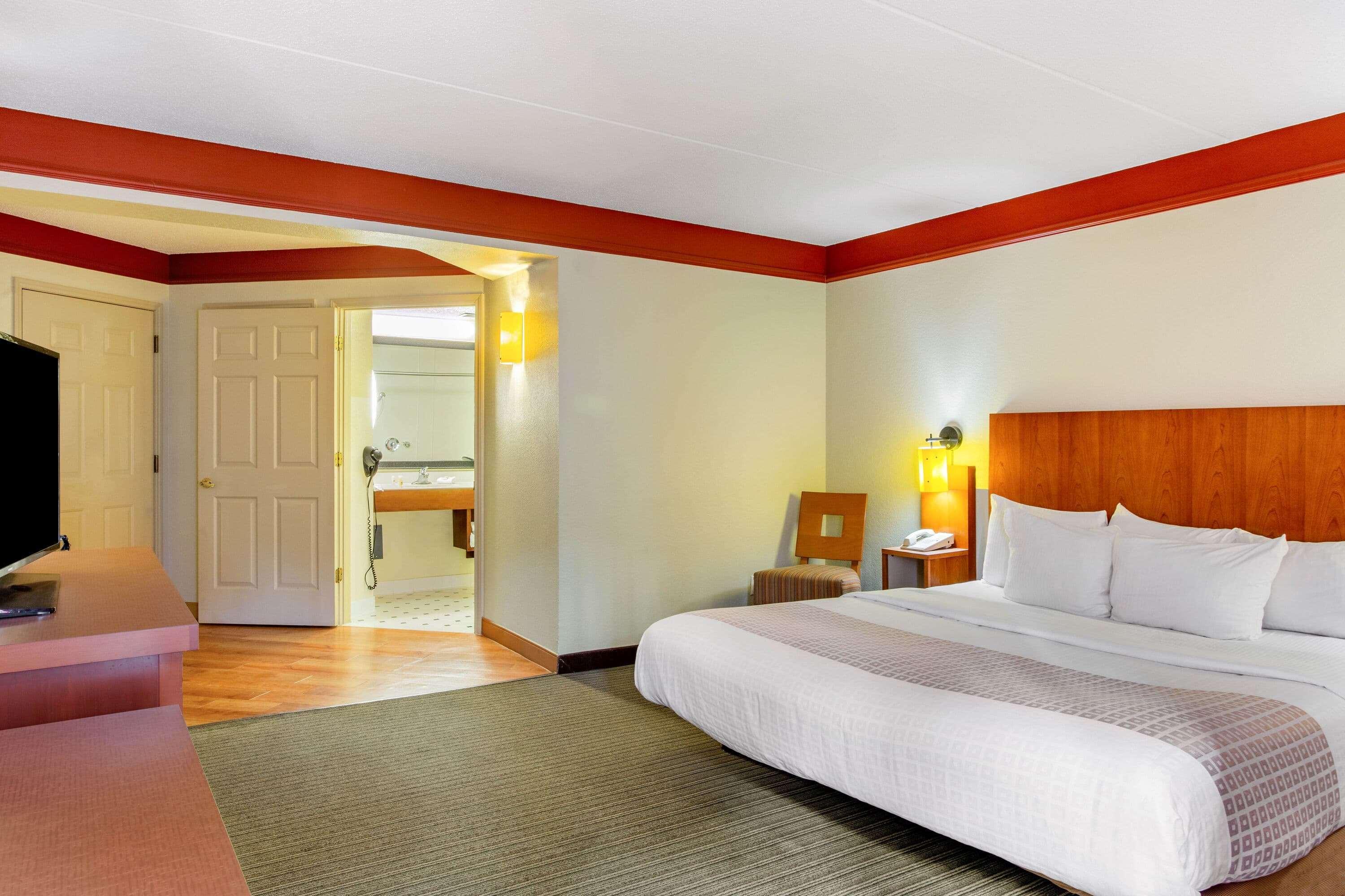 Отель La Quinta By Wyndham Raleigh Crabtree Экстерьер фото