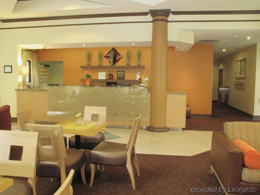 Отель La Quinta By Wyndham Raleigh Crabtree Экстерьер фото