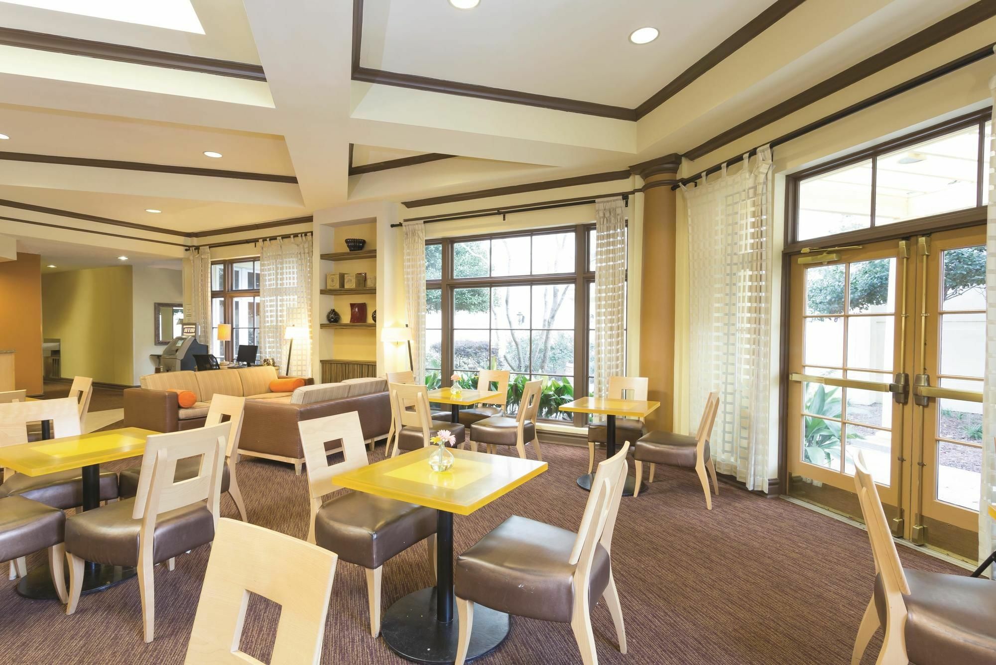 Отель La Quinta By Wyndham Raleigh Crabtree Экстерьер фото